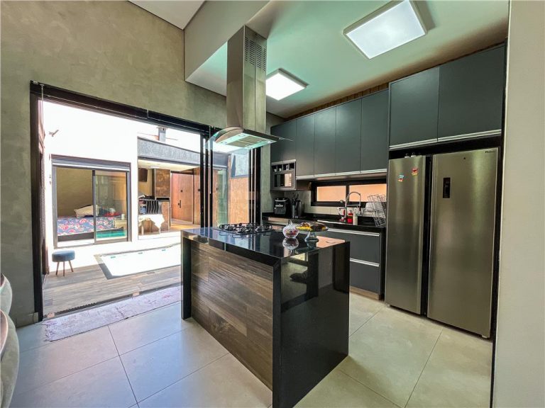 Casa em condomínio 3 quartos com suíte 4 vagas 150m²