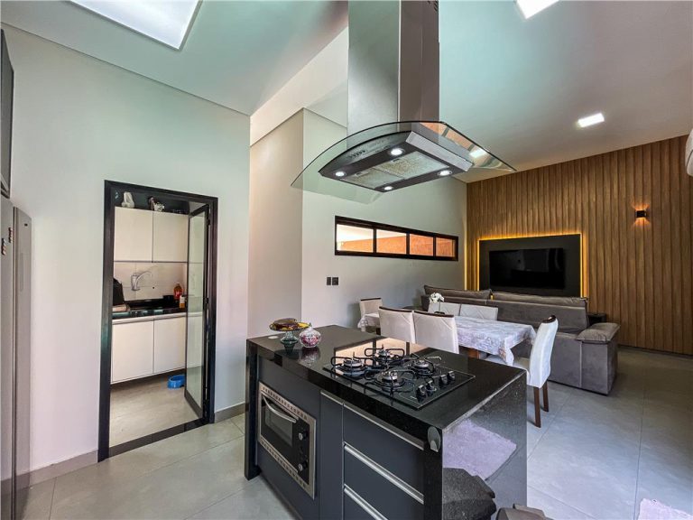 Casa em condomínio 3 quartos com suíte 4 vagas 150m²