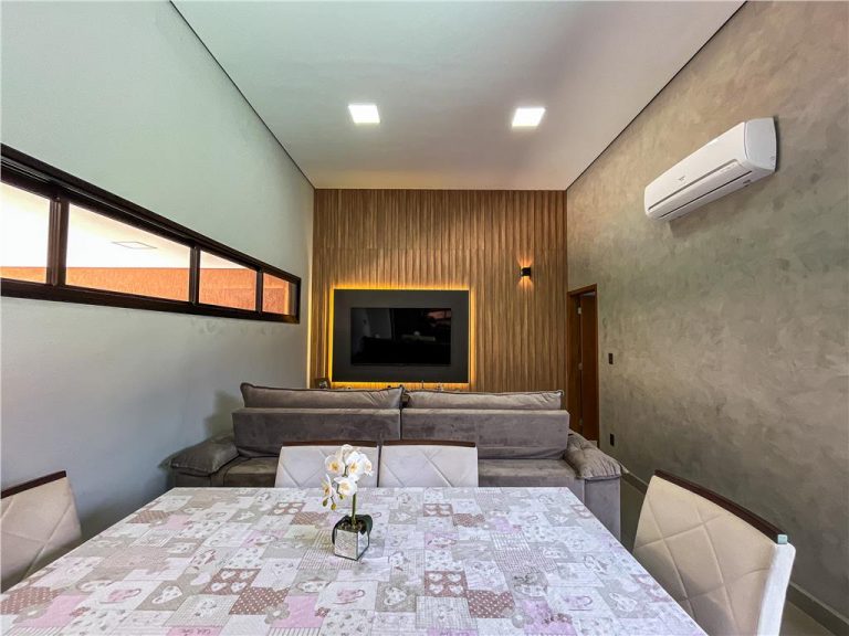 Casa em condomínio 3 quartos com suíte 4 vagas 150m²