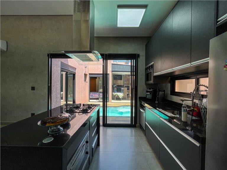Casa em condomínio 3 quartos com suíte 4 vagas 150m²