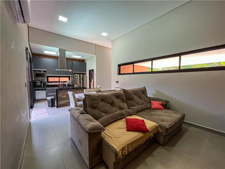 Casa em condomínio 3 quartos com suíte 4 vagas 150m²