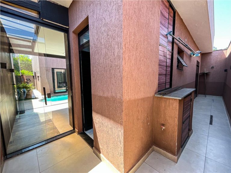 Casa em condomínio 3 quartos com suíte 4 vagas 150m²