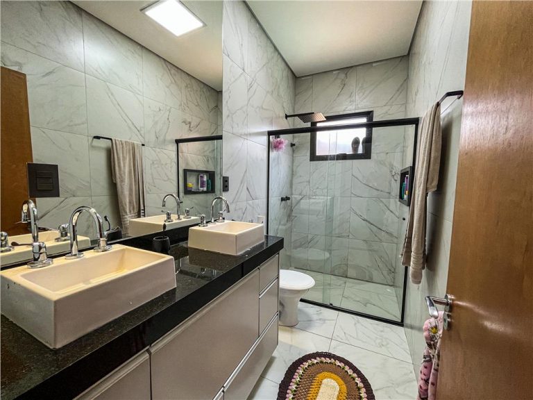 Casa em condomínio 3 quartos com suíte 4 vagas 150m²