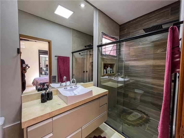 Casa em condomínio 3 quartos com suíte 4 vagas 150m²