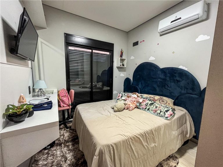 Casa em condomínio 3 quartos com suíte 4 vagas 150m²